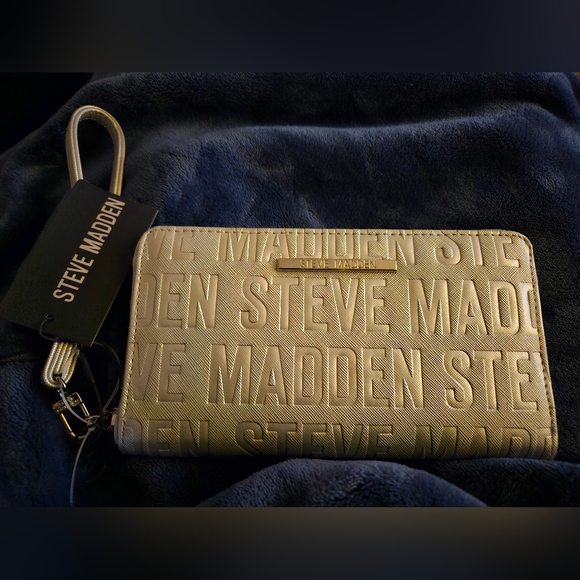 Steve Madden Handbags - Steve Madden Silver Zip Around Wristlet Wallet.